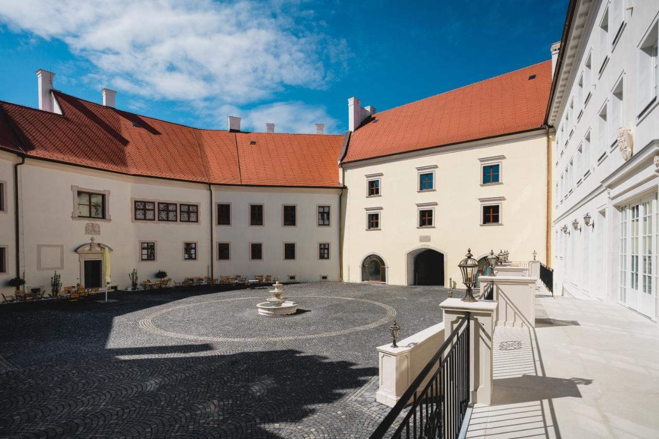 Palace Art Hotel Pezinok Exteriör bild